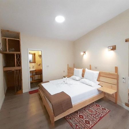 At Pikotiko'S - Korca City Rooms For Rent エクステリア 写真