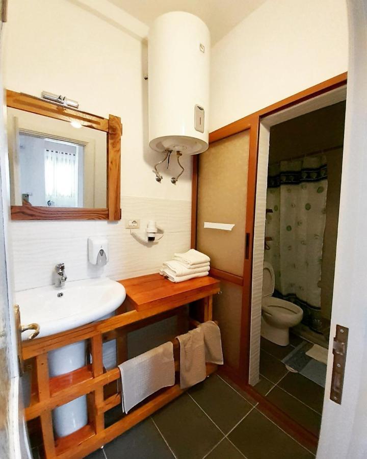 At Pikotiko'S - Korca City Rooms For Rent エクステリア 写真