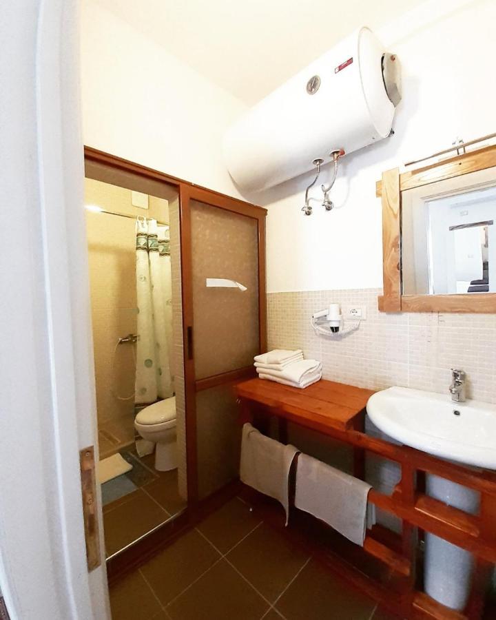 At Pikotiko'S - Korca City Rooms For Rent エクステリア 写真