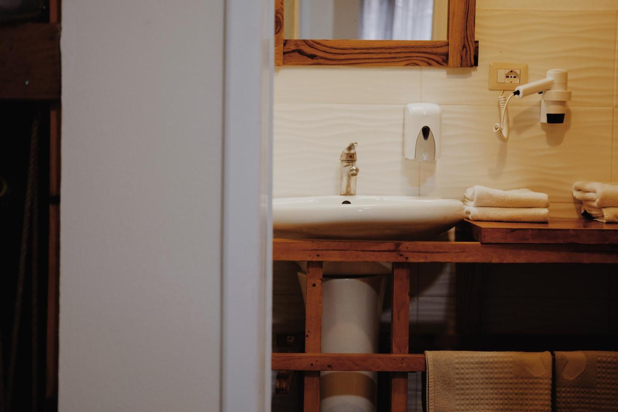 At Pikotiko'S - Korca City Rooms For Rent エクステリア 写真