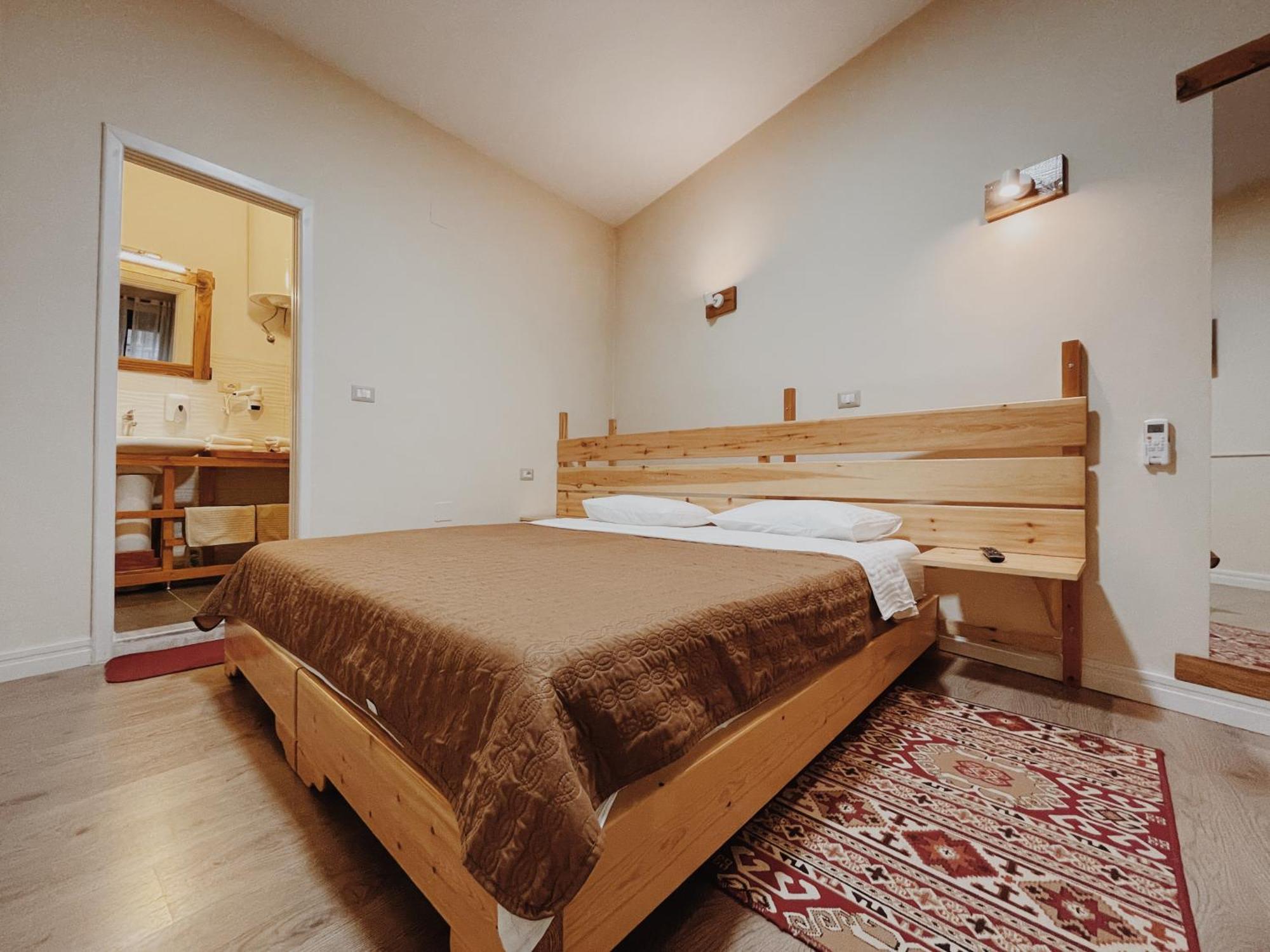 At Pikotiko'S - Korca City Rooms For Rent エクステリア 写真