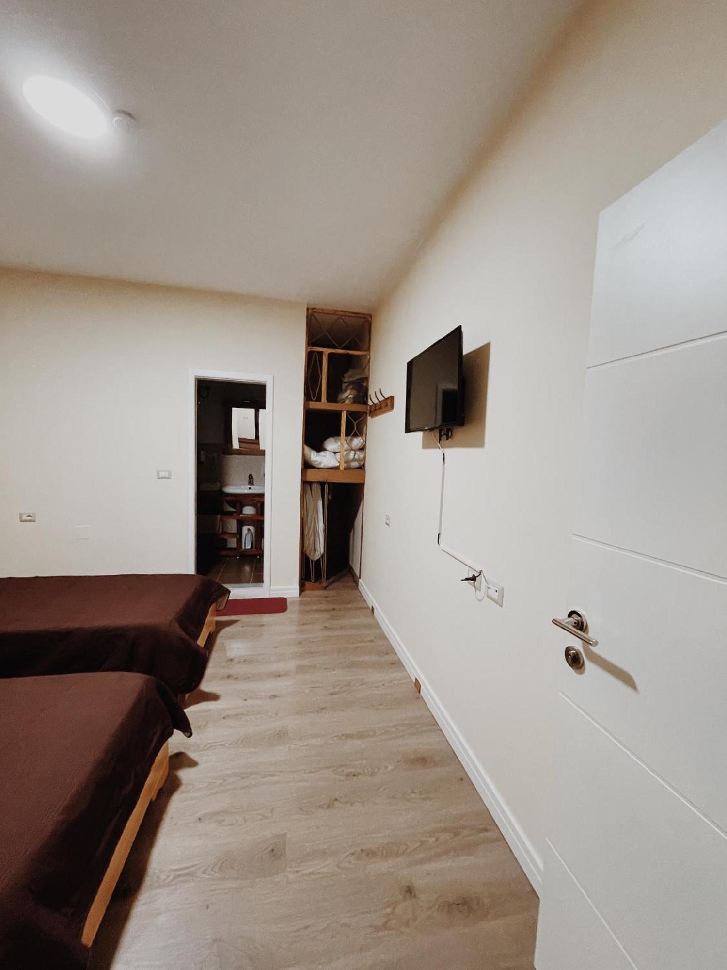 At Pikotiko'S - Korca City Rooms For Rent エクステリア 写真