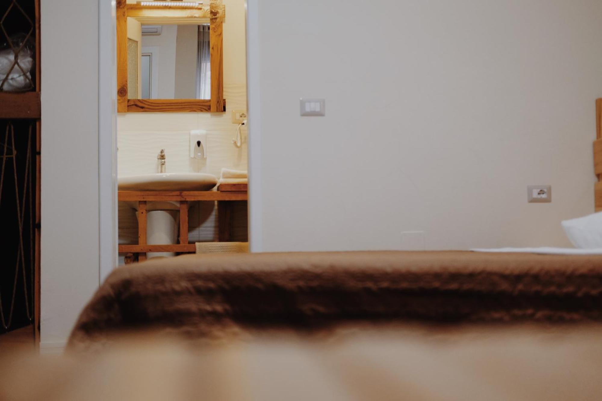 At Pikotiko'S - Korca City Rooms For Rent エクステリア 写真