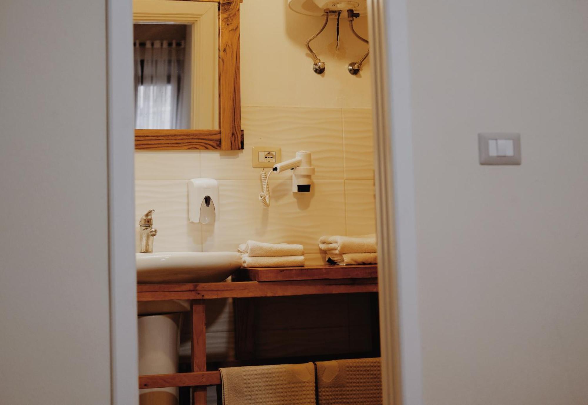 At Pikotiko'S - Korca City Rooms For Rent エクステリア 写真