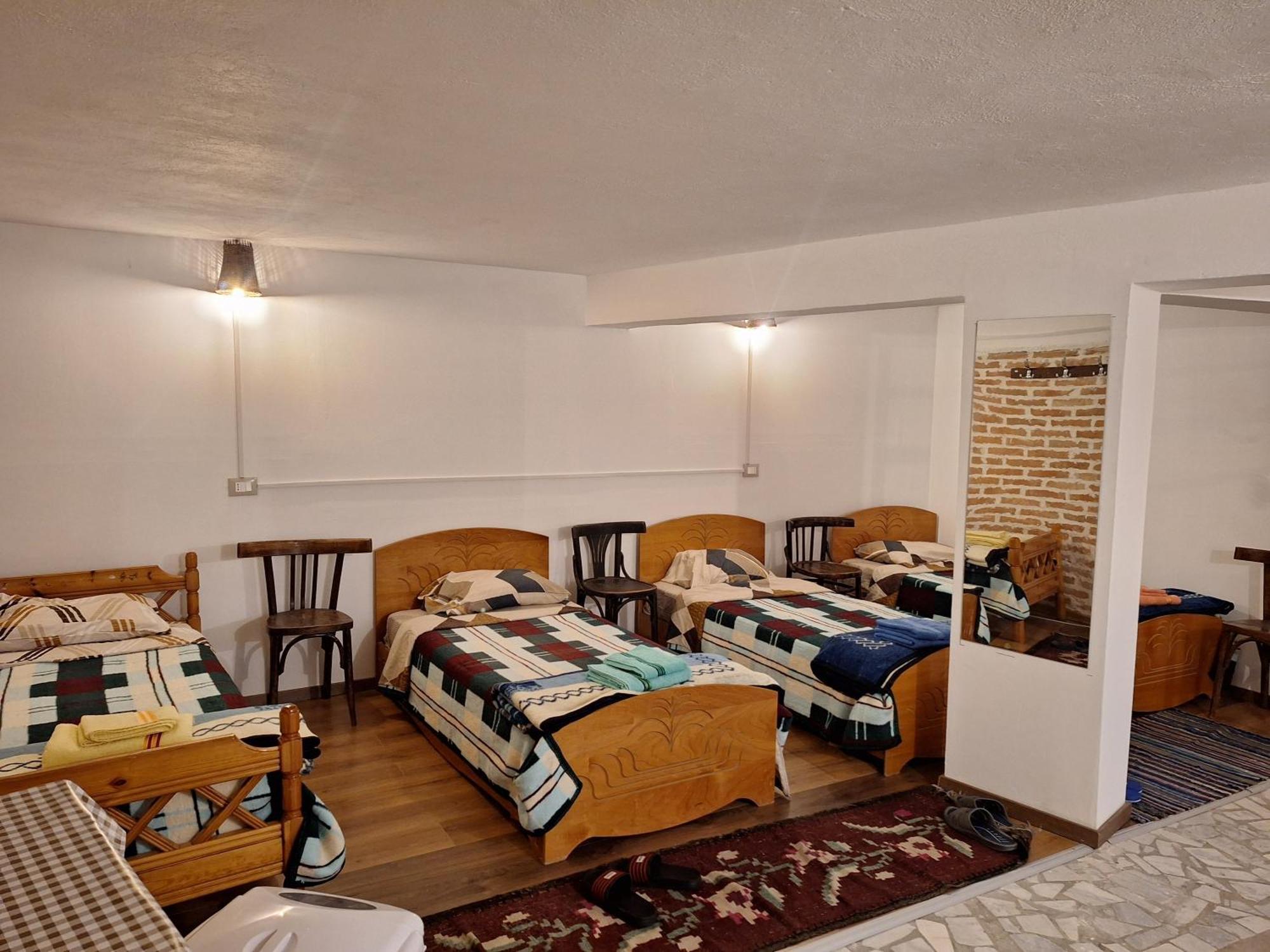 At Pikotiko'S - Korca City Rooms For Rent エクステリア 写真