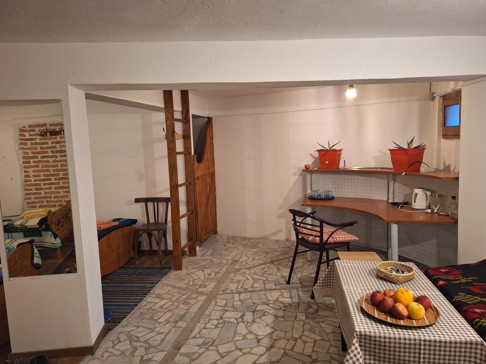 At Pikotiko'S - Korca City Rooms For Rent エクステリア 写真