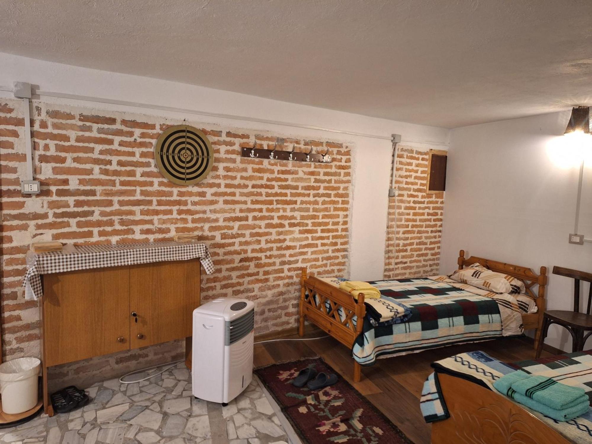 At Pikotiko'S - Korca City Rooms For Rent エクステリア 写真