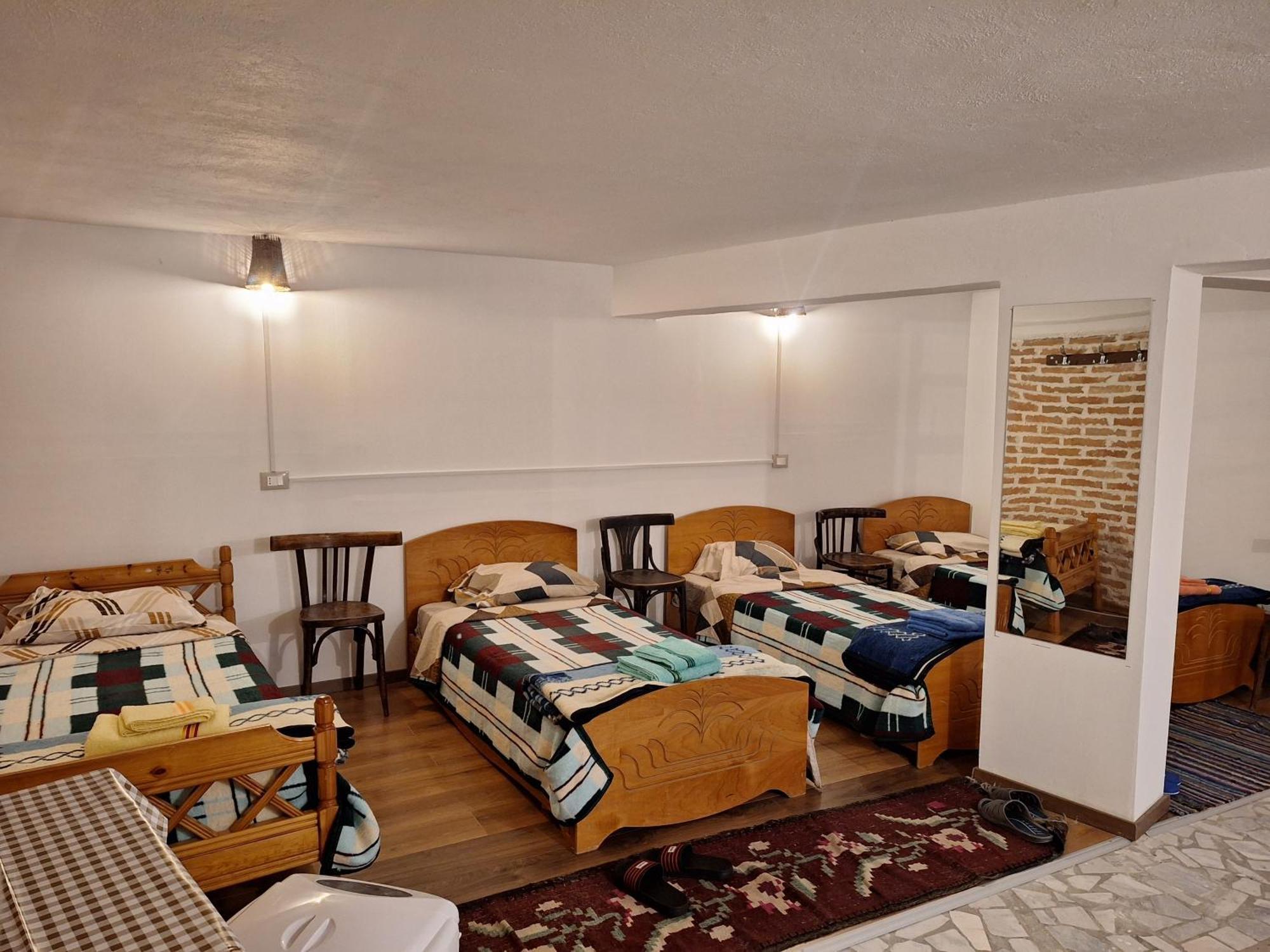 At Pikotiko'S - Korca City Rooms For Rent エクステリア 写真